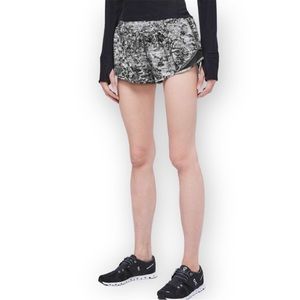 Lululemon Hotty Hot Short II *2.5" in Masked Lace Starlight Black